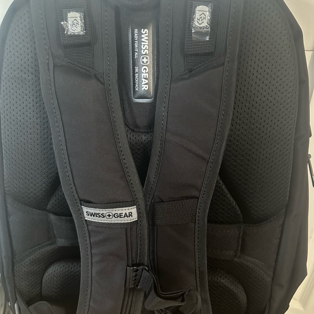 SwissGear Black Backpack with Durable Fabric and Padded Straps - Picture 10 of 10